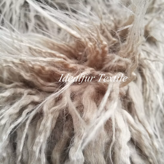 Pelliccia sintetica a pelo lungo con stampa leopardata